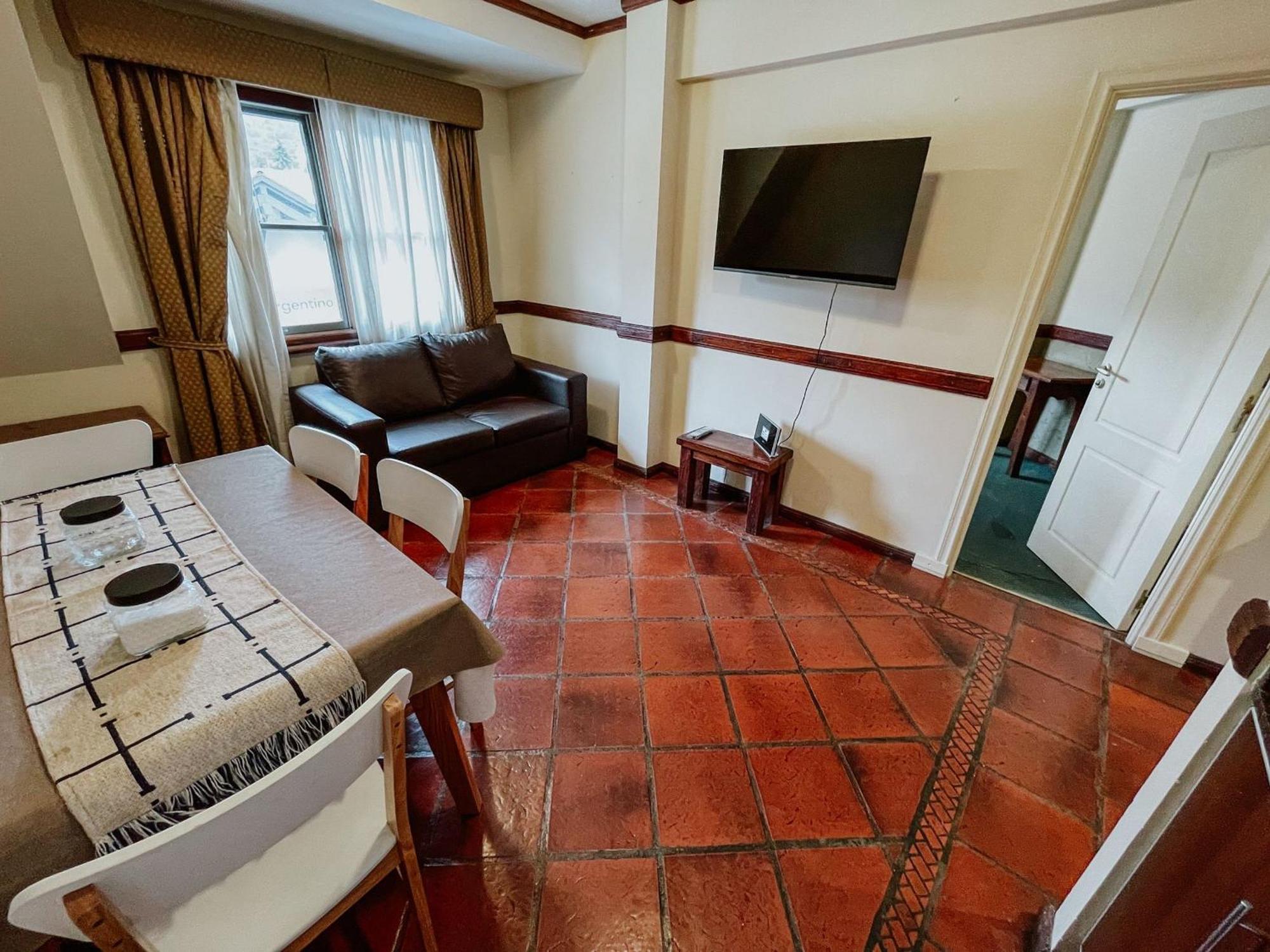 Viejo Lobo - Aunaisin Apartment *